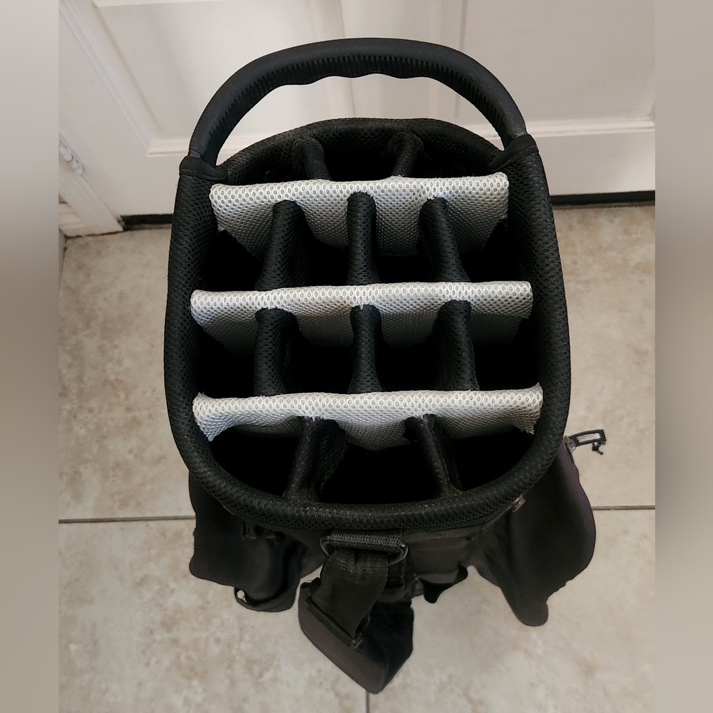 ‼️SOLD‼️ TaylorMade Golf Bag Way Top Stand cart bag Shoulder Strap Carry Black - Picture 5 of 7